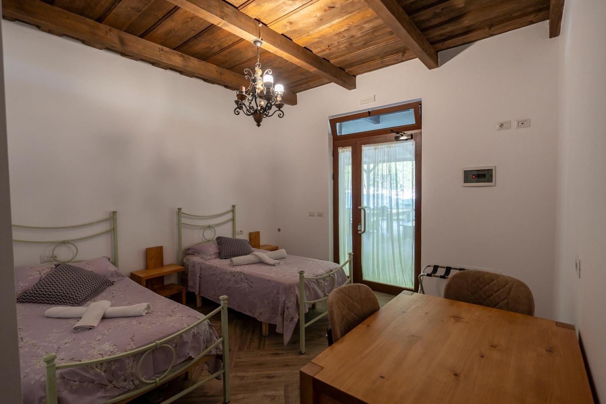 Guesthouse Veni I Gjyshit Nderlysaj Exteriér fotografie