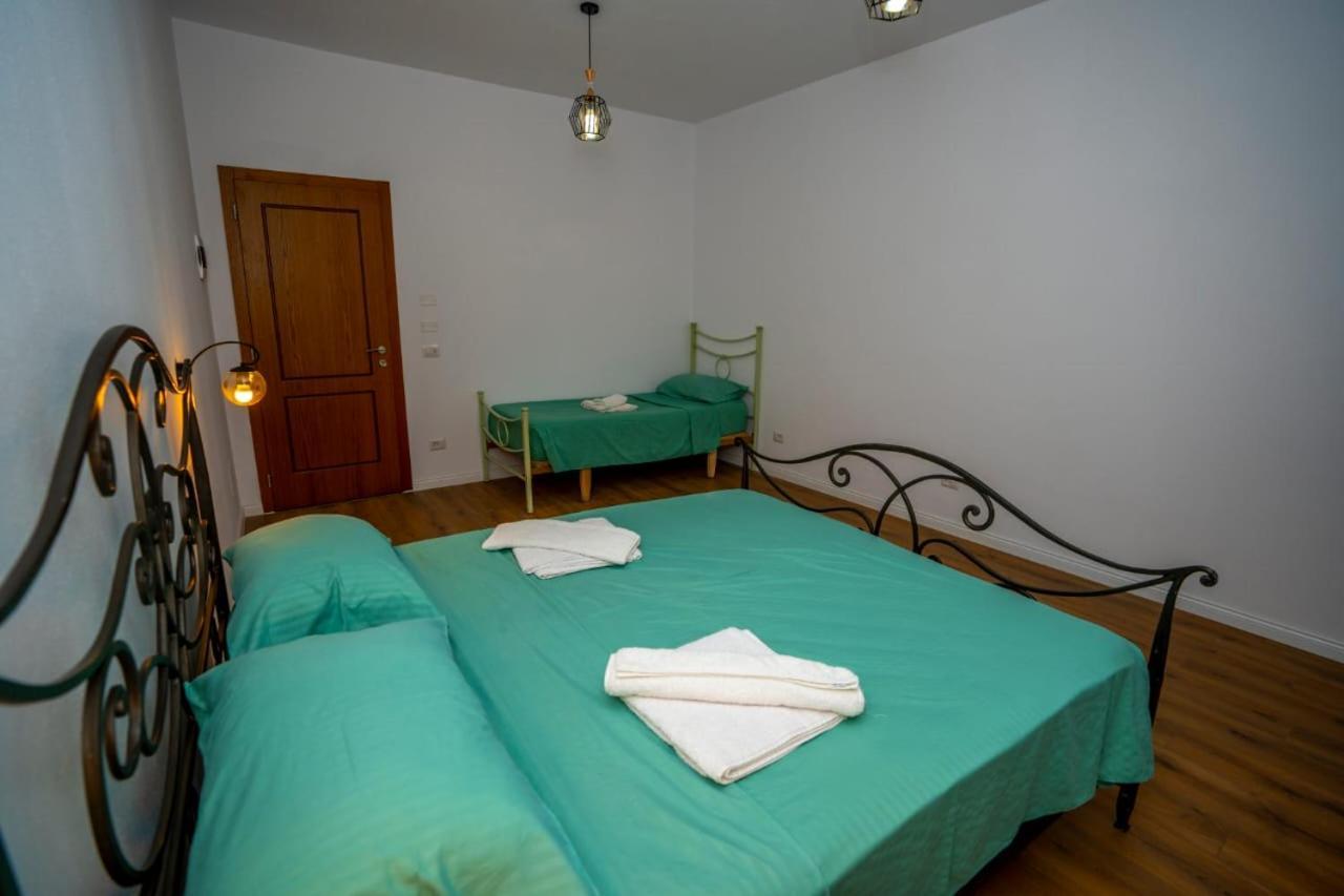 Guesthouse Veni I Gjyshit Nderlysaj Exteriér fotografie